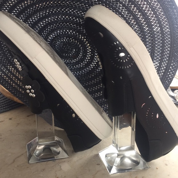 Nanette Lepore  “Whitney” slip on shoes. 8M - Picture 4 of 8